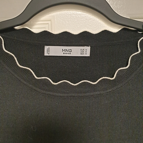 MANGO Black sweater with curvy white edging (sml) - Picture 3 of 4